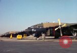 Immagine di Il USAF AC-119K Stinger aeromobile inizia a motori e taxi Ohio USA, 1969, secondo 22 filmato di repertorio 65675067913