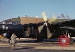 Immagine di Il USAF AC-119K Stinger aeromobile inizia a motori e taxi Ohio USA, 1969, secondo 29 filmato di repertorio 65675067913