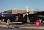 Immagine di Il USAF AC-119K Stinger aeromobile inizia a motori e taxi Ohio USA, 1969, secondo 30 filmato di repertorio 65675067913