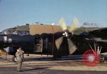 Immagine di Il USAF AC-119K Stinger aeromobile inizia a motori e taxi Ohio USA, 1969, secondo 31 filmato di repertorio 65675067913