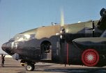 Immagine di Il USAF AC-119K Stinger aeromobile inizia a motori e taxi Ohio USA, 1969, secondo 35 filmato di repertorio 65675067913