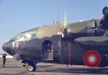 Immagine di Il USAF AC-119K Stinger aeromobile inizia a motori e taxi Ohio USA, 1969, secondo 38 filmato di repertorio 65675067913