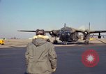 Immagine di Il USAF AC-119K Stinger aeromobile inizia a motori e taxi Ohio USA, 1969, secondo 39 filmato di repertorio 65675067913