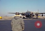 Immagine di Il USAF AC-119K Stinger aeromobile inizia a motori e taxi Ohio USA, 1969, secondo 40 filmato di repertorio 65675067913