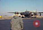 Immagine di Il USAF AC-119K Stinger aeromobile inizia a motori e taxi Ohio USA, 1969, secondo 42 filmato di repertorio 65675067913