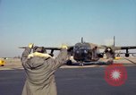 Immagine di Il USAF AC-119K Stinger aeromobile inizia a motori e taxi Ohio USA, 1969, secondo 45 filmato di repertorio 65675067913