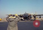 Immagine di Il USAF AC-119K Stinger aeromobile inizia a motori e taxi Ohio USA, 1969, secondo 46 filmato di repertorio 65675067913