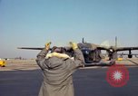 Immagine di Il USAF AC-119K Stinger aeromobile inizia a motori e taxi Ohio USA, 1969, secondo 49 filmato di repertorio 65675067913