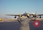 Immagine di Il USAF AC-119K Stinger aeromobile inizia a motori e taxi Ohio USA, 1969, secondo 50 filmato di repertorio 65675067913