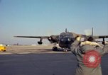 Immagine di Il USAF AC-119K Stinger aeromobile inizia a motori e taxi Ohio USA, 1969, secondo 51 filmato di repertorio 65675067913