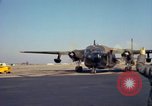 Immagine di Il USAF AC-119K Stinger aeromobile inizia a motori e taxi Ohio USA, 1969, secondo 52 filmato di repertorio 65675067913