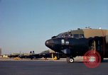 Immagine di Il USAF AC-119K Stinger aeromobile inizia a motori e taxi Ohio USA, 1969, secondo 56 filmato di repertorio 65675067913