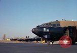 Immagine di Il USAF AC-119K Stinger aeromobile inizia a motori e taxi Ohio USA, 1969, secondo 57 filmato di repertorio 65675067913