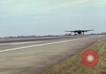 Image USAF AC-119K Stinger atterrir à la base aérienne Lockbourne Ohio USA, 1969, de la seconde 42 séquences d'archives historiques vidéo 65675067915