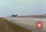 Image USAF AC-119K Stinger atterrir à la base aérienne Lockbourne Ohio USA, 1969, de la seconde 57 séquences d'archives historiques vidéo 65675067915