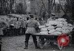 Image des soldats allemands Berlin Allemagne, 1914, de la seconde 42 séquences d'archives historiques vidéo 65675067916