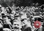 Image des soldats allemands Berlin Allemagne, 1914, de la seconde 62 séquences d'archives historiques vidéo 65675067916