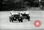 Immagine di Corsa in auto Connecticut USA, 1942, secondo 45 filmato di repertorio 65675067926