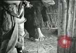Immagine di Il trattamento umano dei prigionieri di guerra Il Vietnam, 1965, secondo 11 filmato di repertorio 65675067934