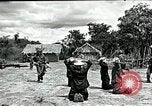 Immagine di Il trattamento umano dei prigionieri di guerra Il Vietnam, 1965, secondo 17 filmato di repertorio 65675067934