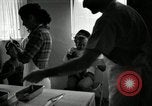 Immagine di Il trattamento umano dei prigionieri di guerra Il Vietnam, 1965, secondo 24 filmato di repertorio 65675067934