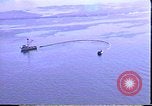 Standbild Exxon Valdez oil spill Valdez Alaska USA, 1989, aus Sekunde 29 historischem Filmmaterial Videoclip 65675067943