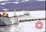 Standbild Exxon Valdez oil spill Valdez Alaska USA, 1989, aus Sekunde 33 historischem Filmmaterial Videoclip 65675067944