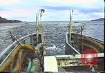 Standbild Exxon Valdez oil spill Valdez Alaska USA, 1989, aus Sekunde 46 historischem Filmmaterial Videoclip 65675067944