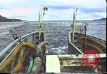 Standbild Exxon Valdez oil spill Valdez Alaska USA, 1989, aus Sekunde 47 historischem Filmmaterial Videoclip 65675067944
