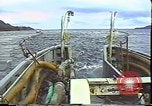 Standbild Exxon Valdez oil spill Valdez Alaska USA, 1989, aus Sekunde 48 historischem Filmmaterial Videoclip 65675067944