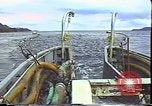 Standbild Exxon Valdez oil spill Valdez Alaska USA, 1989, aus Sekunde 49 historischem Filmmaterial Videoclip 65675067944