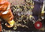 Standbild Exxon Valdez oil spill Valdez Alaska USA, 1989, aus Sekunde 61 historischem Filmmaterial Videoclip 65675067944