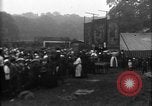 Image un grande piscine juste Royaume-Uni, 1915, de la seconde 21 séquences d'archives historiques vidéo 65675067969