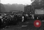 Image un grande piscine juste Royaume-Uni, 1915, de la seconde 22 séquences d'archives historiques vidéo 65675067969