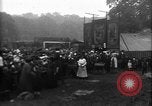 Image un grande piscine juste Royaume-Uni, 1915, de la seconde 25 séquences d'archives historiques vidéo 65675067969