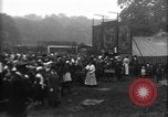 Image un grande piscine juste Royaume-Uni, 1915, de la seconde 26 séquences d'archives historiques vidéo 65675067969