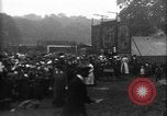 Image un grande piscine juste Royaume-Uni, 1915, de la seconde 27 séquences d'archives historiques vidéo 65675067969