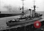 Immagine di SMS Emden uscire su un mondo crociera di formazione Wilhelmshaven Germania, 1926, secondo 54 filmato di repertorio 65675067970