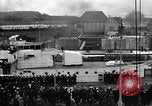 Immagine di SMS Emden uscire su un mondo crociera di formazione Wilhelmshaven Germania, 1926, secondo 61 filmato di repertorio 65675067970