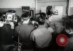 Standbild Wasserstoffbombe und Atombombe Strahlenwirkungen United States USA, 1954, aus Sekunde 9 historischem Filmmaterial Videoclip 65675067981