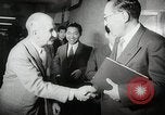 Standbild Wasserstoffbombe und Atombombe Strahlenwirkungen United States USA, 1954, aus Sekunde 10 historischem Filmmaterial Videoclip 65675067981