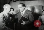 Standbild Wasserstoffbombe und Atombombe Strahlenwirkungen United States USA, 1954, aus Sekunde 11 historischem Filmmaterial Videoclip 65675067981