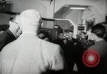 Standbild Wasserstoffbombe und Atombombe Strahlenwirkungen United States USA, 1954, aus Sekunde 16 historischem Filmmaterial Videoclip 65675067981