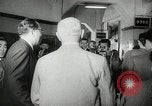 Standbild Wasserstoffbombe und Atombombe Strahlenwirkungen United States USA, 1954, aus Sekunde 17 historischem Filmmaterial Videoclip 65675067981