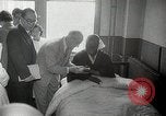 Standbild Wasserstoffbombe und Atombombe Strahlenwirkungen United States USA, 1954, aus Sekunde 19 historischem Filmmaterial Videoclip 65675067981