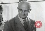 Standbild Wasserstoffbombe und Atombombe Strahlenwirkungen United States USA, 1954, aus Sekunde 27 historischem Filmmaterial Videoclip 65675067981
