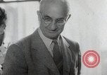 Standbild Wasserstoffbombe und Atombombe Strahlenwirkungen United States USA, 1954, aus Sekunde 28 historischem Filmmaterial Videoclip 65675067981
