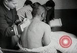 Standbild Wasserstoffbombe und Atombombe Strahlenwirkungen United States USA, 1954, aus Sekunde 36 historischem Filmmaterial Videoclip 65675067981