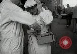 Standbild Wasserstoffbombe und Atombombe Strahlenwirkungen United States USA, 1954, aus Sekunde 53 historischem Filmmaterial Videoclip 65675067981