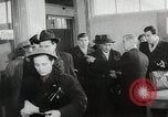 Standbild Flüchtling Registration Center Berlin Deutschland, 1954, aus Sekunde 13 historischem Filmmaterial Videoclip 65675067984